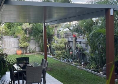 insulated patio with timber posts 2