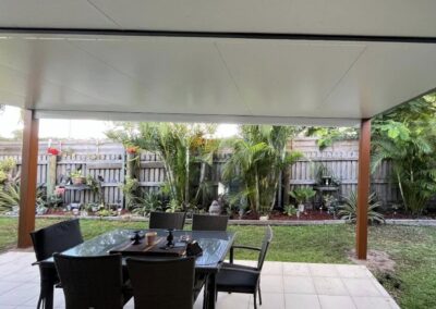 insulated patio with timber posts